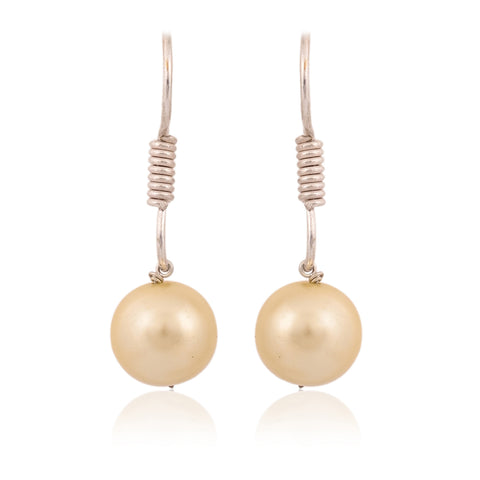 Cream Cultured Pearls Beautiful Set of Earrings & Necklace