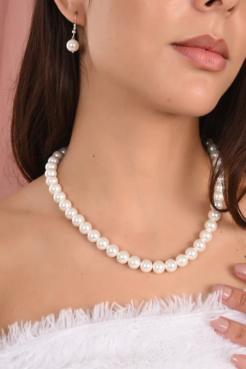 White Cultured Pearls Beautiful Set of Earrings & Necklace