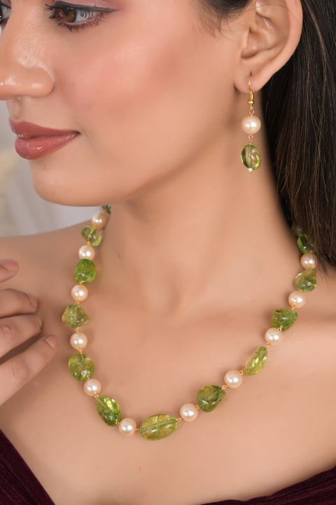 Raw Elegance: A Beautiful AAA Quality Natural Green Beads Necklace for Women